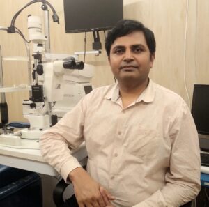 फेंको आई सर्जन डॉक्टर पुनीत कुमार श्रीवास्तव