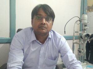 नेत्र विशेषज्ञ डॉक्टर अरविंद विश्वकर्मा