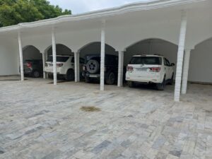 आरोपियों के घर